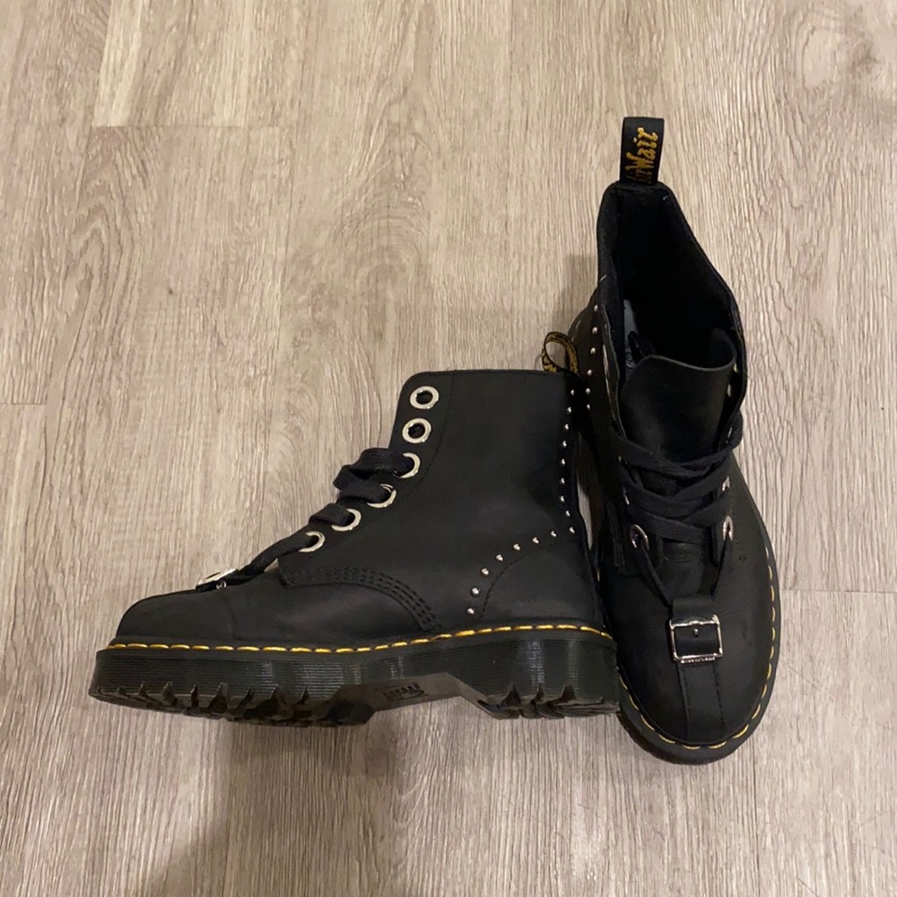 Dr. Martens Gomez boots